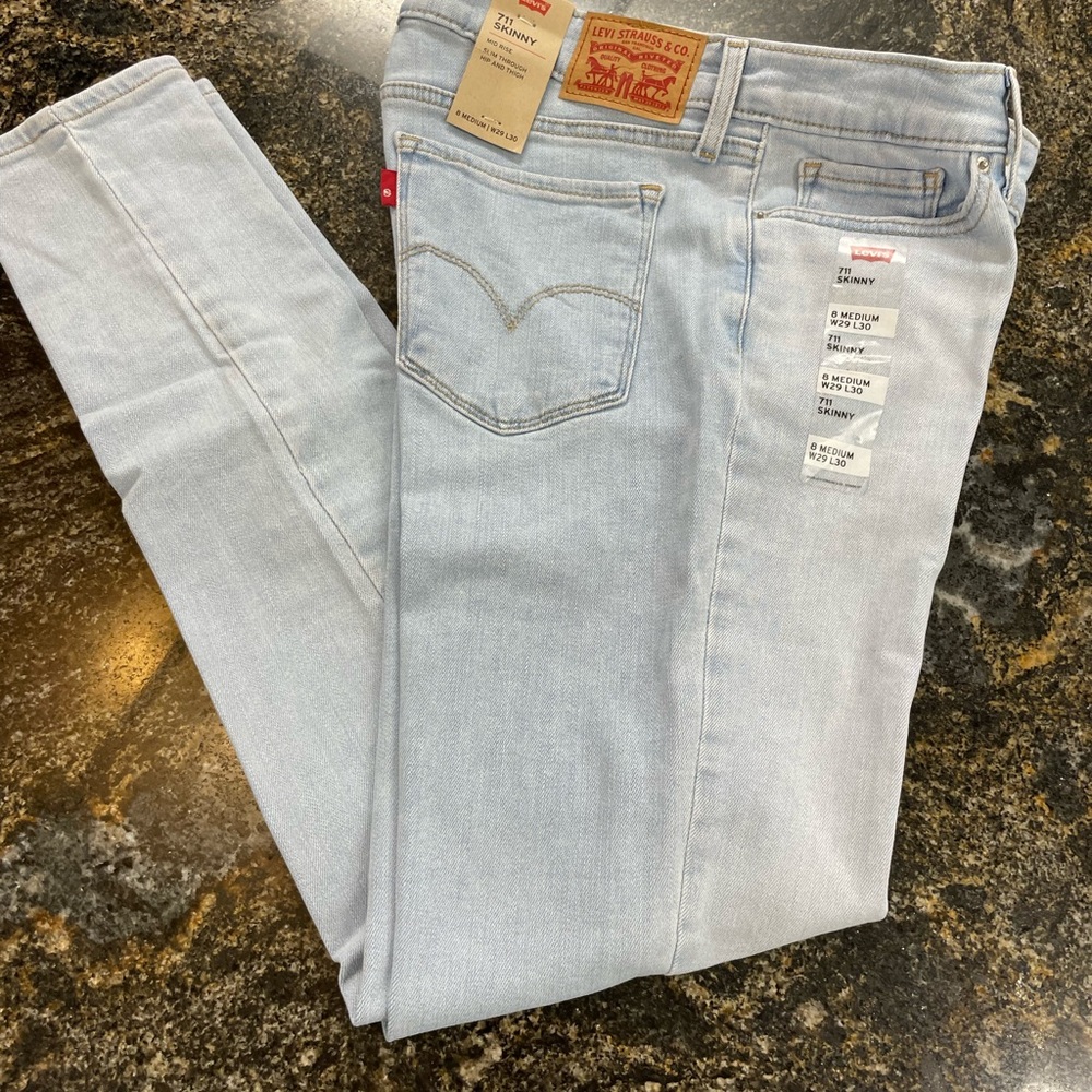 Levi’s NWT size 8 jeans 29 x 30